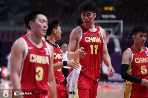 开云官网APP-媒体人：一开始觉得保八争四 要给中国男篮说对不起 抱歉低估你们