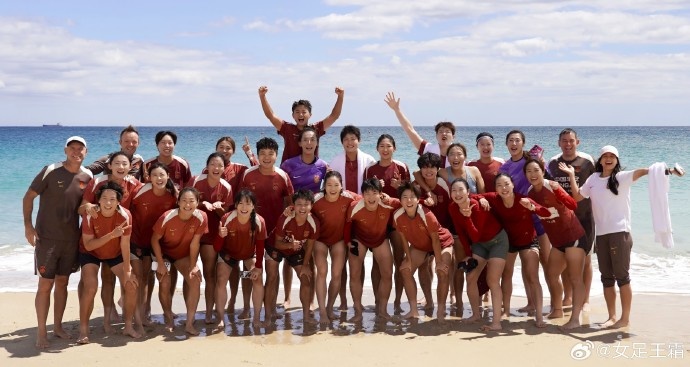 开云智能体验-北青：中国女足今日放弃室外有球合练，选择到海边散步来调节身体