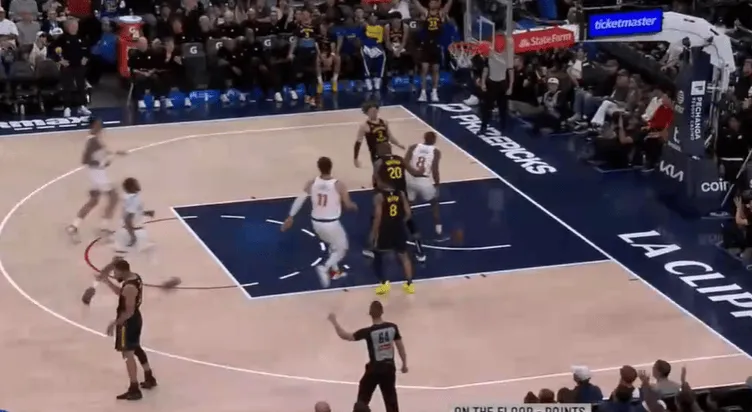 开云数字工具-库里第三节连续取分，目前13投7中已经得到22分5篮板